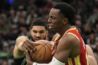 Onyeka Okongwu (à droite) a brillé samedi face à Boston KEYSTONE/AP/Robert F. Bukaty